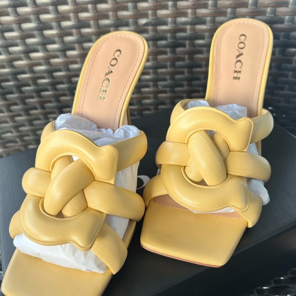 🌟New Coach Kellie Leather Heels 🌟 - Picture 1 of 6